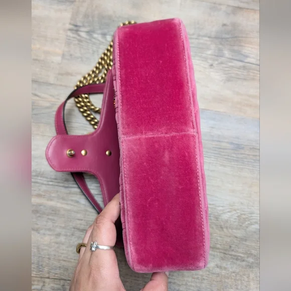 Gucci Fuchsia Velvet GG Marmont Limited Edition Heart Embellishments - Picture 4 of 10